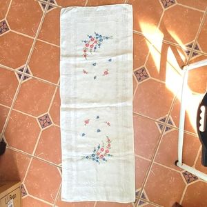 3/$25 Vintage Hand Embroidered Linen Runner